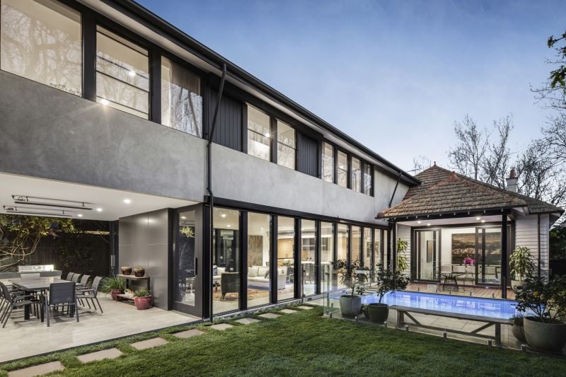 Modern courtyard dining at a luxury home